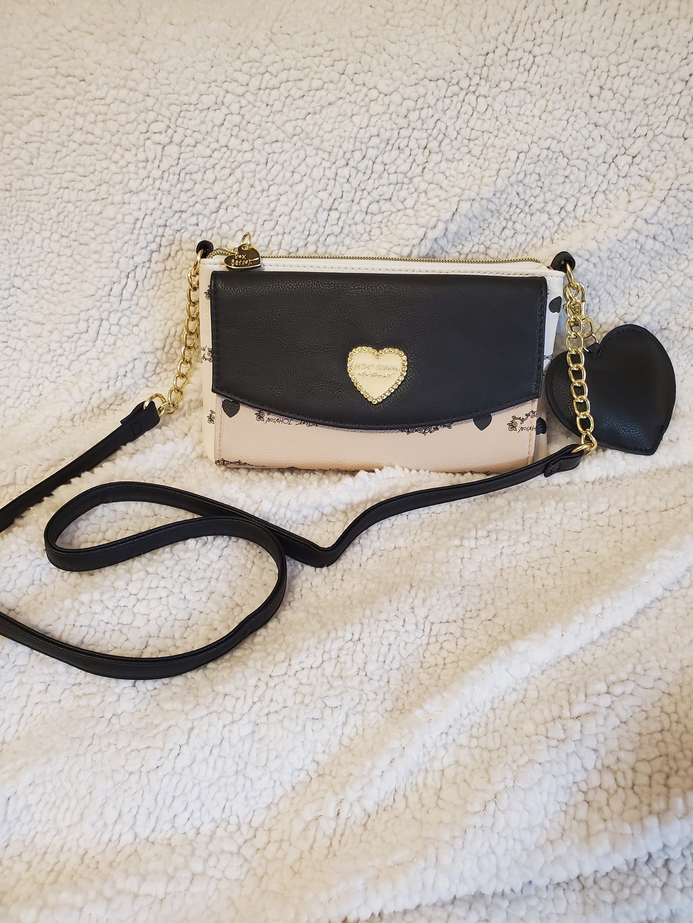 Betsey Johnson Black & Blush Heart Accent Crossbody Bag - Gold Trim